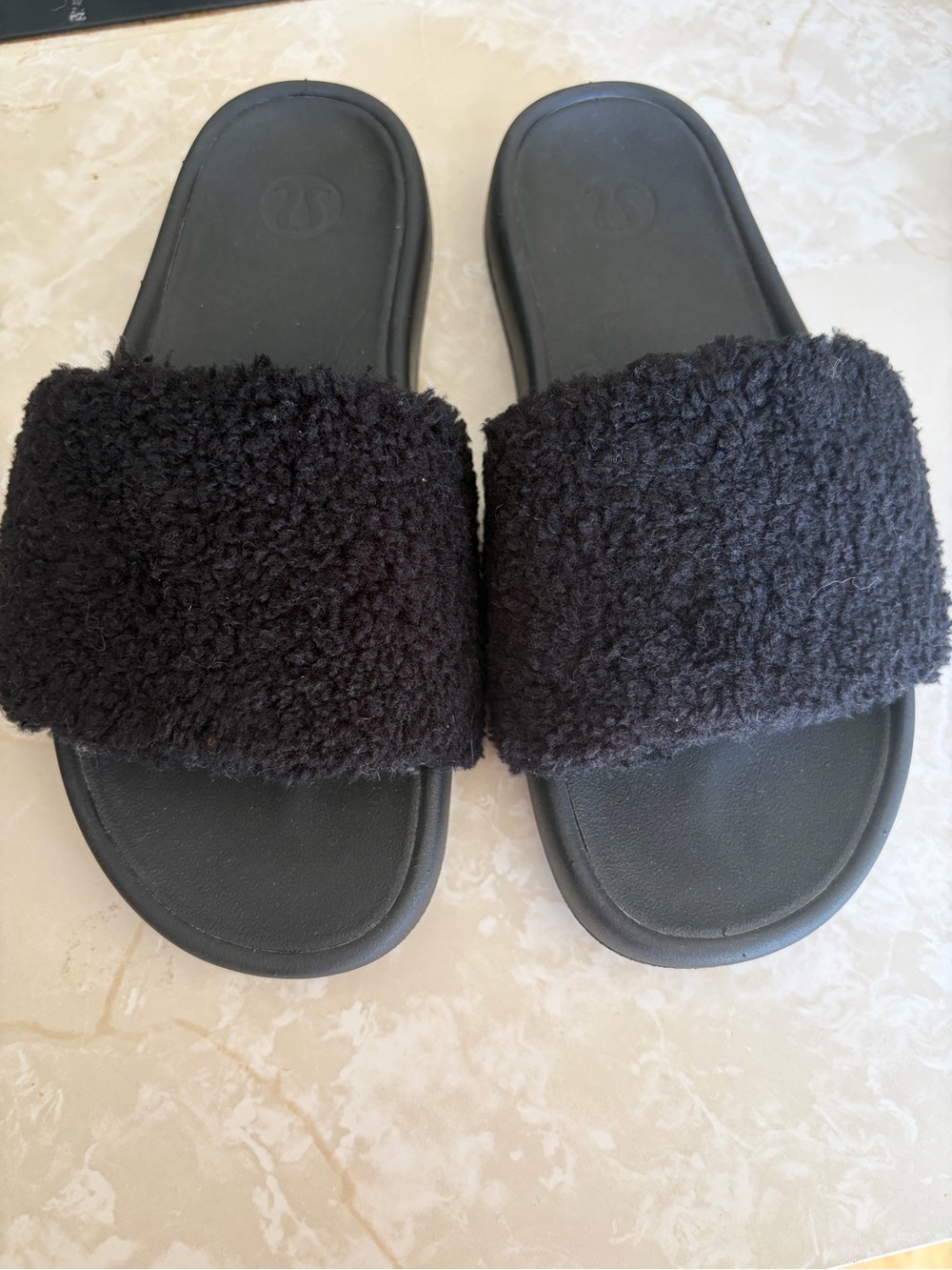 Lululemon Restfeel Fleece Slides Black Women’s Size 7 Cozy Sherpa Slip On Sandal